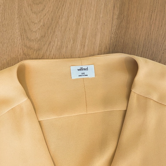 Aritzia Blouse - Picture 2 of 7